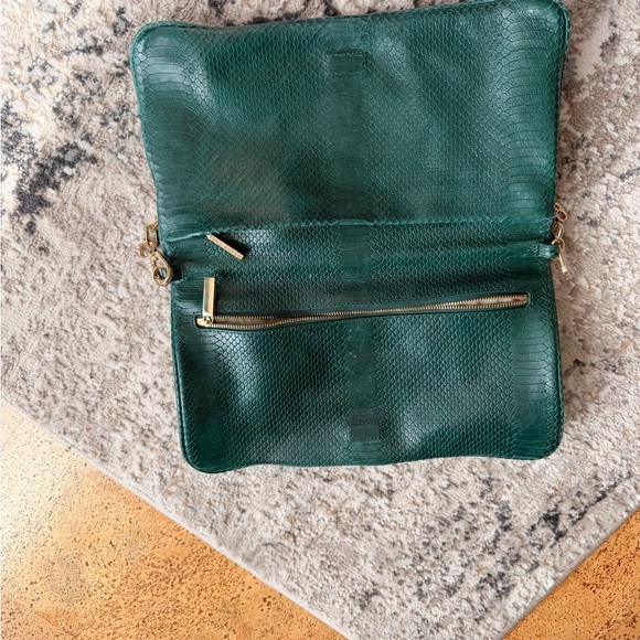 Tory Burch Emerald Green Clutch with Gold Chain - Picture 3 of 4